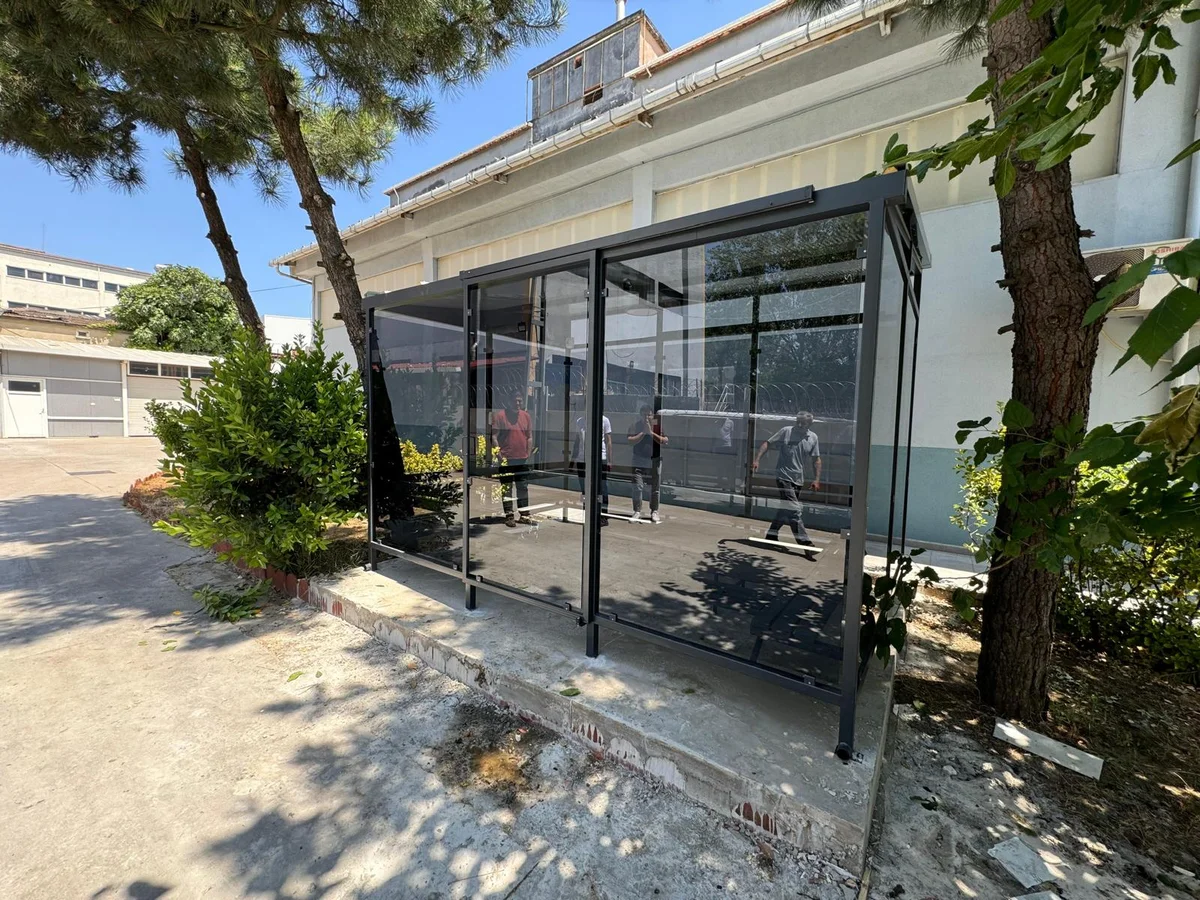 MEDFORS FARMA SİGARA İÇME ALANI